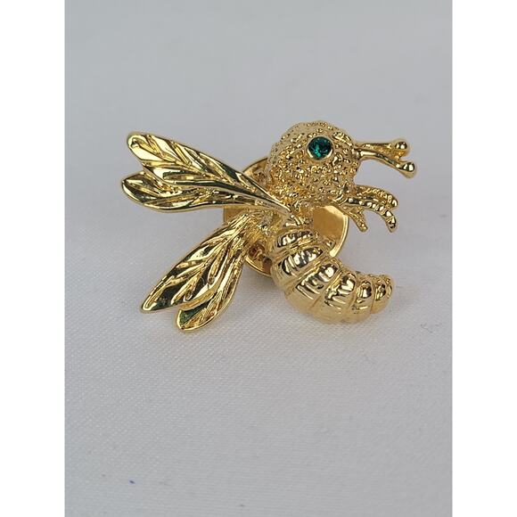 Vintage SC Signed Gold Tone Bee with Green CZ Eyes Brooch Shoulder Pin - Picture 1 of 5